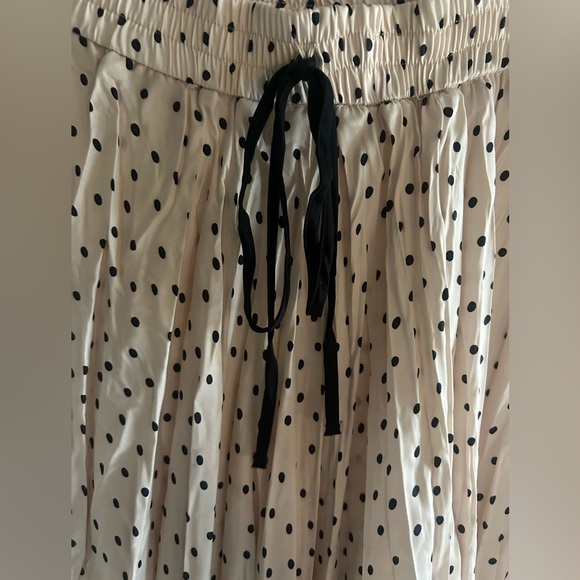 NWOT flowy midi ZARA cream and black polka dot skirt, size small - Picture 3 of 4